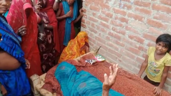 खेत में काम कर रही विधवा महिला के ऊपर गिरी आकाशीय बिजली, मौत