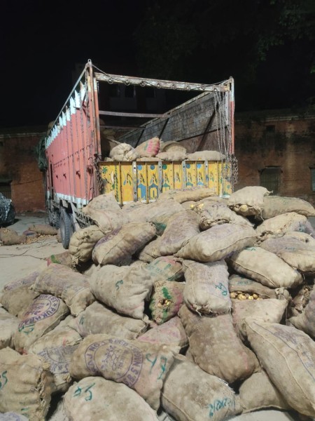 यूपी एसटीएफ की बड़ी कार्रवाई: अवैध शराब तस्कर गिरफ्तार, ₹1 करोड़ से ज्यादा की शराब जब्त