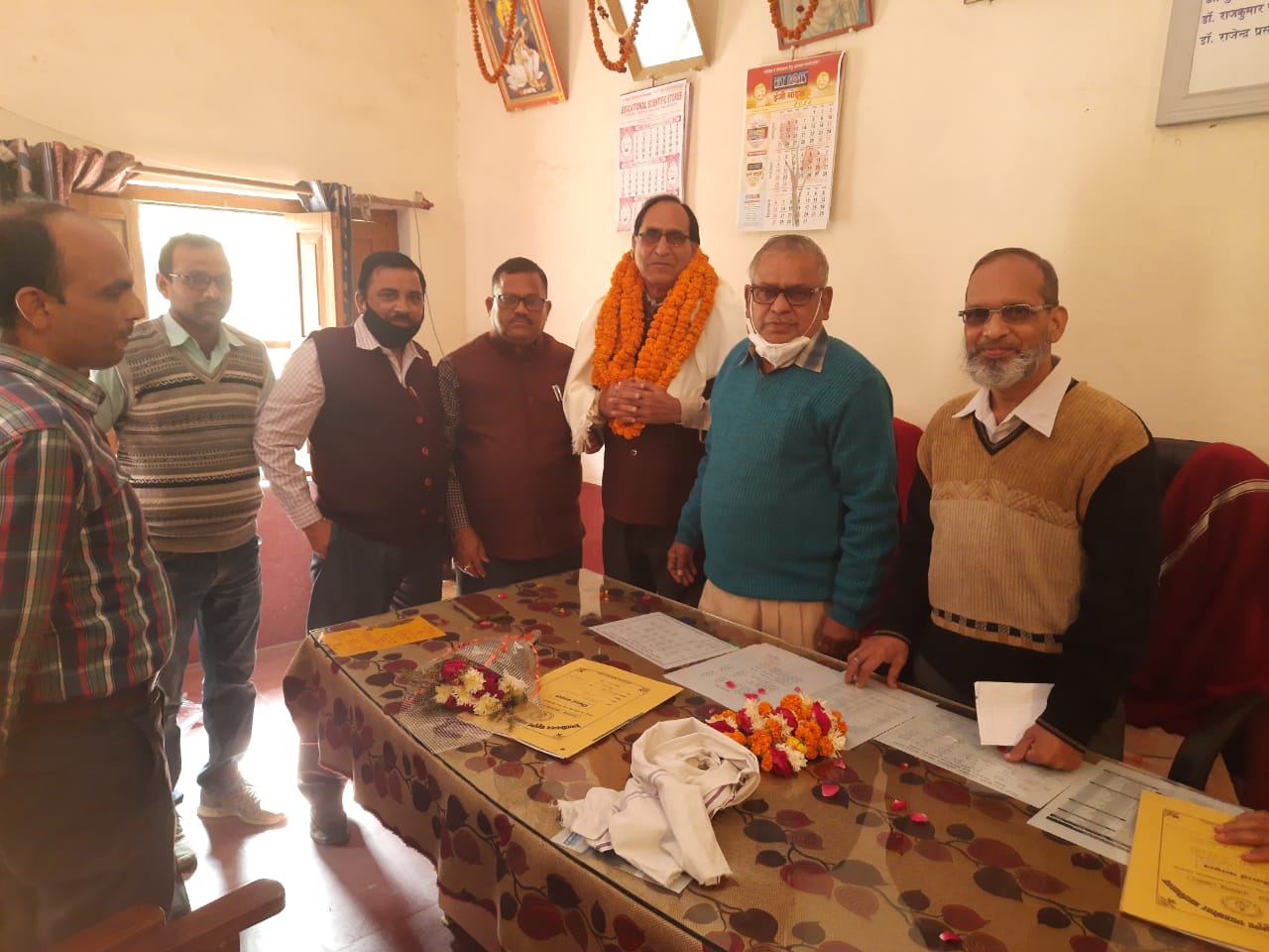 सेवानिवृत प्राध्यापक को किया गया सम्मानित