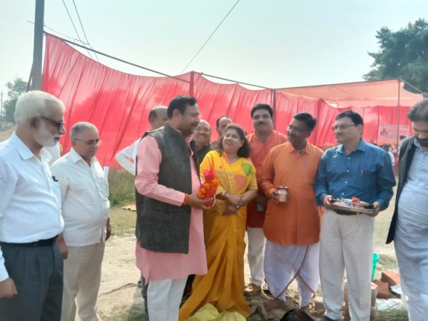 श्री काशीश्वर इंटर कॉलेज के क्रीड़ा प्रागंण की चहारदीवारी का हुआ शिलान्यास
