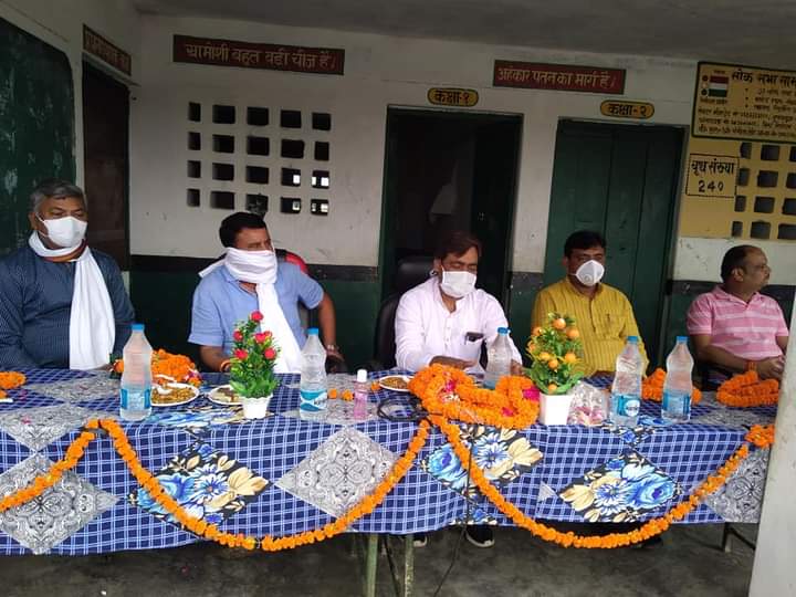 विश्वनाथगंज विधायक डॉक्टर आरके वर्मा ने पंचायत भवन का किए भूमिपूजन