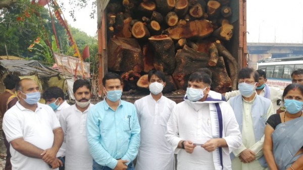 आर्थिक तंगी के कारण लोग अपने परिजनों के शवों को गंगा के किनारे रेत में दफन करने को मजबूर : सभाजीत सिंह