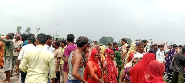 कड़ा दर्शन को जा रही भक्तों की पिकअप को बस ने मारी टक्कर, एक की मौत दर्जनों घायल