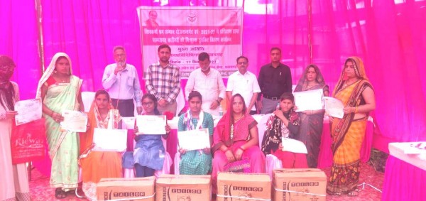 विधायक सदर ने विश्वकर्मा श्रम सम्मान एवं मुद्रा योजना के लाभार्थियों को टूलकिट एवं प्रमाण पत्र का किया वितरण