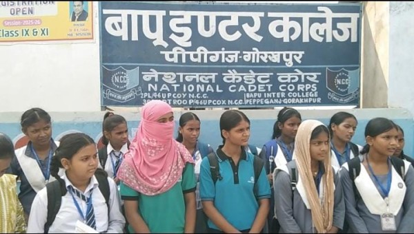 बापू इंटर कॉलेज में मिशन शक्ति के तहत छात्राओं को किया गया जागरूक