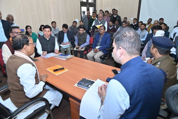 पारदर्शी तरीके से उत्कृष्ट कार्य कार्य करे अधिकारी - उप मुख्यमंत्री