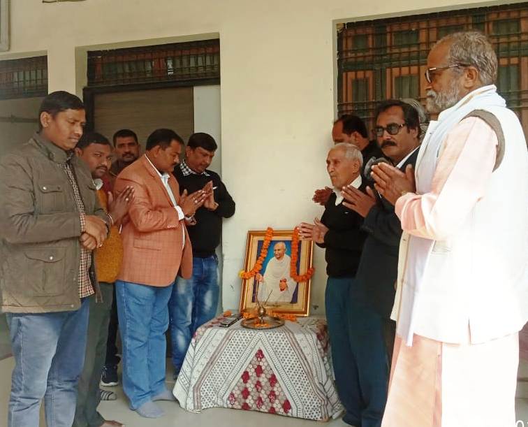 राष्ट्रपिता की पुण्यतिथि पर हुए विविध आयोजन, मौन धारण कर किया स्मृति को नमन