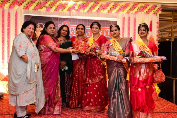 अलकनंदा अपार्टमेंट में महिलाओं ने तीज पर प्रस्तुत किया रंगारंग कार्यक्रम