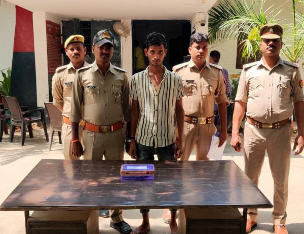 अवैध तमंचा कारतूस व अवैध देसी बम के साथ एक अभियुक्त गिरफ्तार