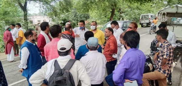 जिलाधिकारी ने प्रेस क्लब द्वारा सौपे गये मांग पत्र पर सहानुभूति पूर्वक विचार करने का दिया आश्वासन