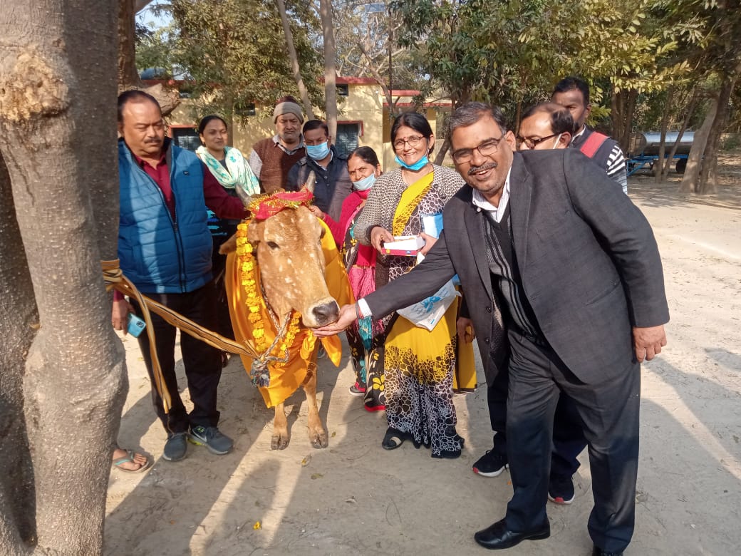 कुपोषण से मुक्ति के लिए जागरूकता मिशन की सबसे बड़ी आवश्यकता, अति कुपोषितो को गायें हुई भेंट