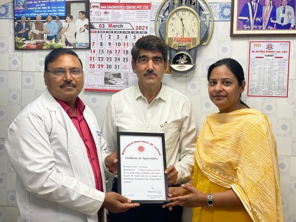 पीडियाट्रिक सर्जन डॉ.जे.डी.रावत को किया गया सम्मानित