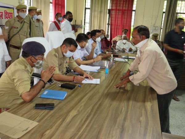 संपूर्ण समाधान दिवस में 361 शिकायतकर्ता आए, 05 शिकायतों का हुआ मौके पर निस्तारण