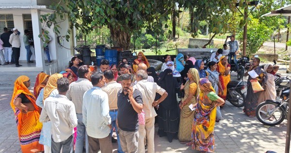 स्मार्ट मीटर के विरोध में महिलाओं का भारी प्रदर्शन, काकोरी बिजली उपकेंद्र का घेराव