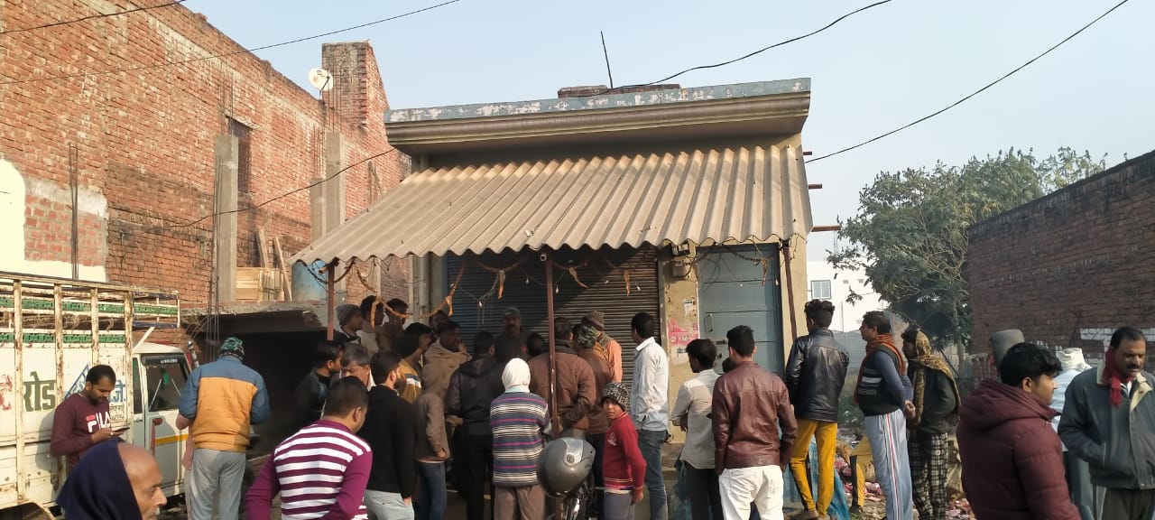 मान्धाता क्षेत्र में चोरों के हौसले बुलंद, दुकान का शटर तोड़ कर हजारों की चोरी