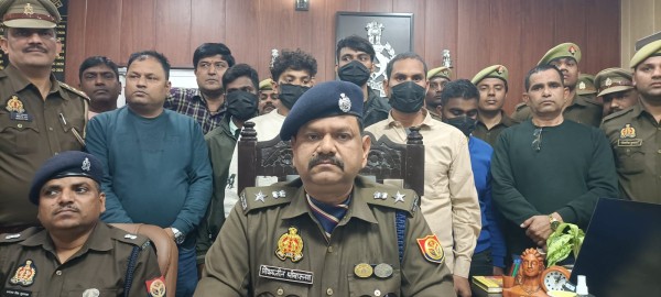 रंगदारी के लिए बमबाजी करने वाले गिरोह का पर्दाफाश, पांच गिरफ्तार