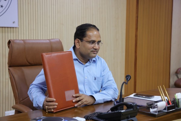 यूपी के शहरी निकायों में अब आईआईएम इंदौर की विशेषज्ञता, एमओयू साइन