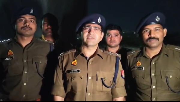 पुलिस और बदमाशों के बीच मुठभेड़: चैन स्नैचिंग का आरोपी गोली लगने से घायल