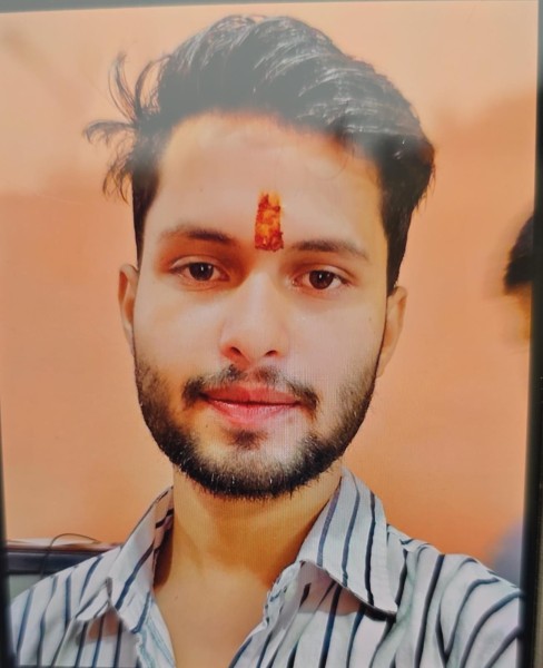 तेज रफ्तार ई-रिक्शा ने ली स्कूटी सवार युवक की जान