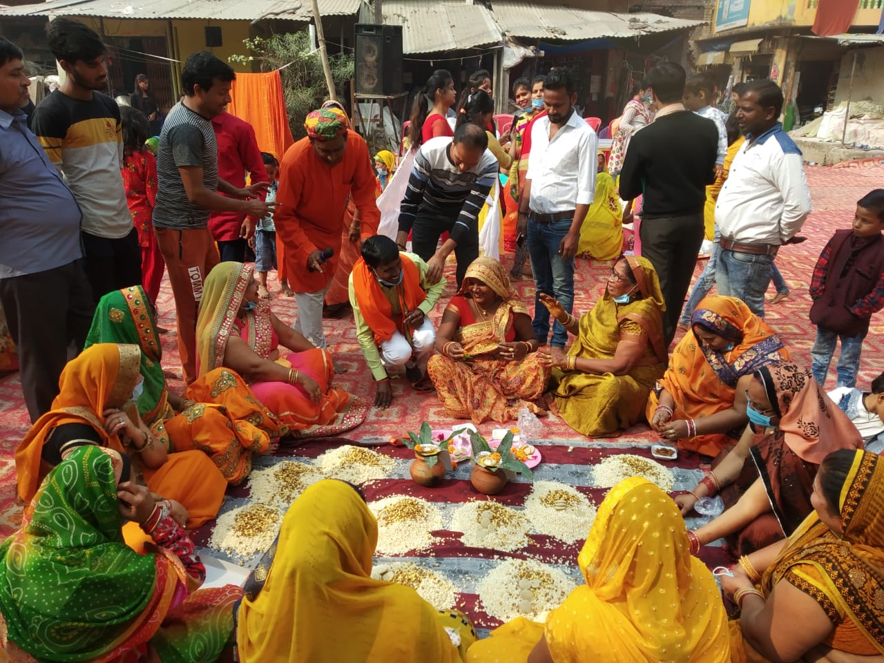 पूजा अर्चना और औसानी माता के जयकारों और कोरोना से बचने के उपाय के साथ  गुंजायमान हुआ रामगंज रायपुर बाजार।