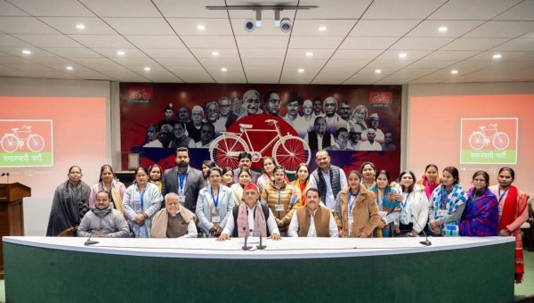 2027 में सपा सरकार बनी तो महिलाओं को मिलेंगे सालाना 40 हजार रुपये: अखिलेश यादव