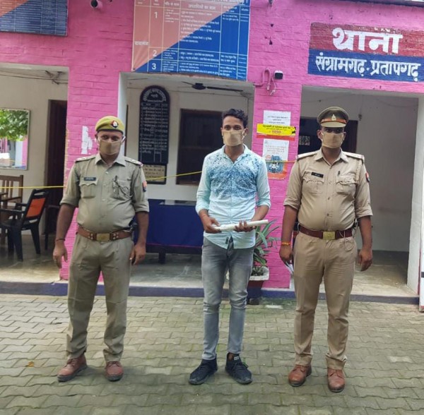 सोशल मीडिया पर अवैध तमंचे के साथ फोटो अपलोड करने वाला वांछित अभियुक्त गिरफ्तार