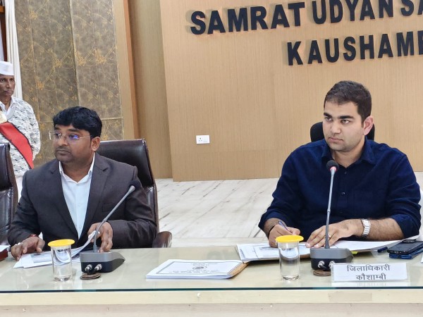 शिक्षा विभाग एवं समाज कल्याण विभाग के निर्माण कार्यों के प्रगति की डीएम ने किया समीक्षा