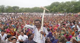 खेत छोड़कर सड़क प्रदर्शन करने के लिए क्यूँ मजबूर है किसान...ग्राउंड रिपोर्ट