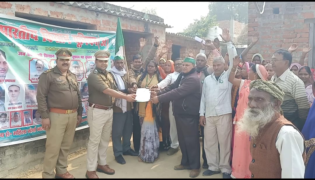 किसान यूनियन की महिला जिला अध्यक्ष के घर जाकर अधिकारियों ने लिया ज्ञापन