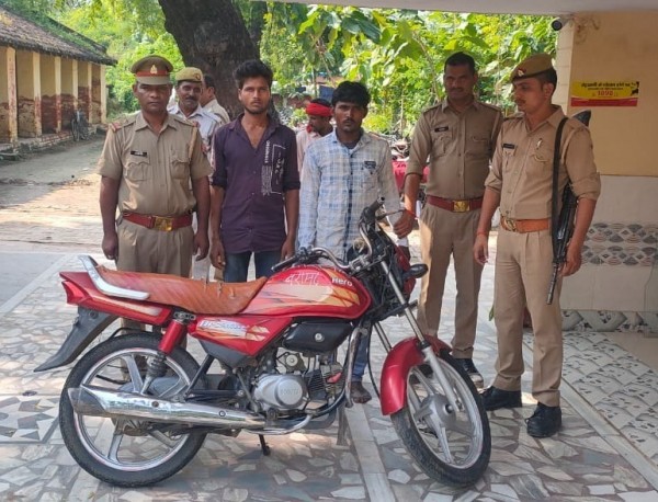 चोरी की 01 मोटर साइकिल के साथ 02 अभियुक्त गिरफ्तार