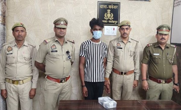 पुलिस ने 25,000 के इनामी गैंगस्टर को किया गिरफ्तार, तमंचा व कारतूस बरामद