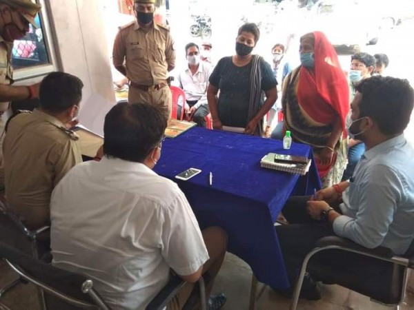 जिलाधिकारी एवं पुलिस अधीक्षक ने थाना समाधान दिवस के अवसर पर थाना कोतवाली नगर में शिकायत कर्ताओं की सुनी शिकायतें