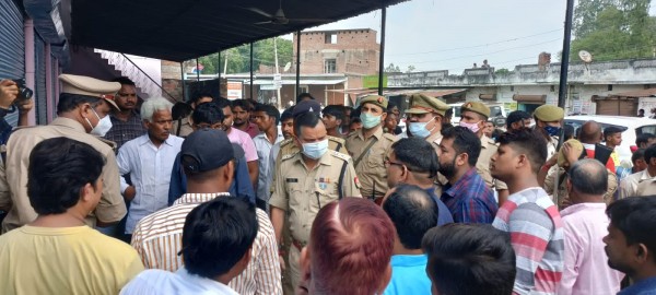 व्यापारी को दिनदहाड़े बदमाशों ने मारी गोली, हालत गंभीर