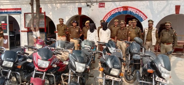 चोरी की 11 मोटरसाइकिल के साथ 2 युवक गिरफ्तार