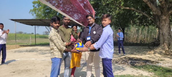 जय मां दुर्गे टीम ने जीता वॉलीबॉल मुकाबला ब्लॉक स्तरीय खेलकूद प्रतियोगिता का आयोजन