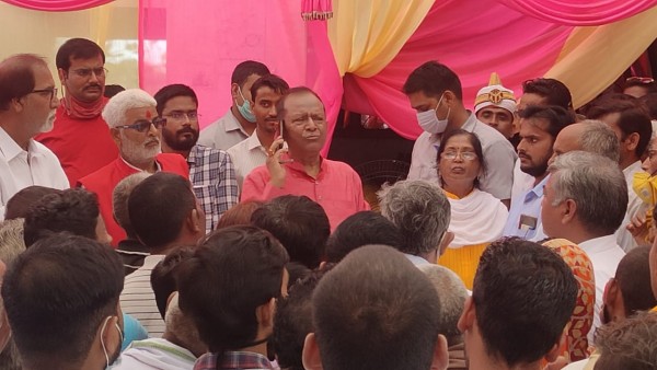 कैबिनेट मंत्री ने जनता दर्शन में सुनी लोगों की समस्याएं, निवारण हेतु दिए आवश्यक दिशा निर्देश