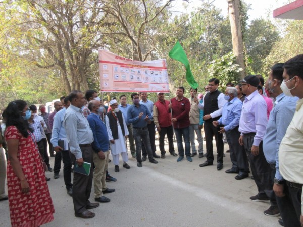 जिलाधिकारी ने संचारी रोग नियंत्रण अभियान की रैली को हरी झंडी दिखाकर रवाना किया