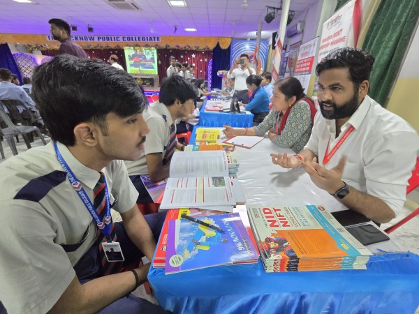 लखनऊ पब्लिक कॉलेजिएट, शारदा नगर में करियर फेयर–2025 का हुआ आयोजन