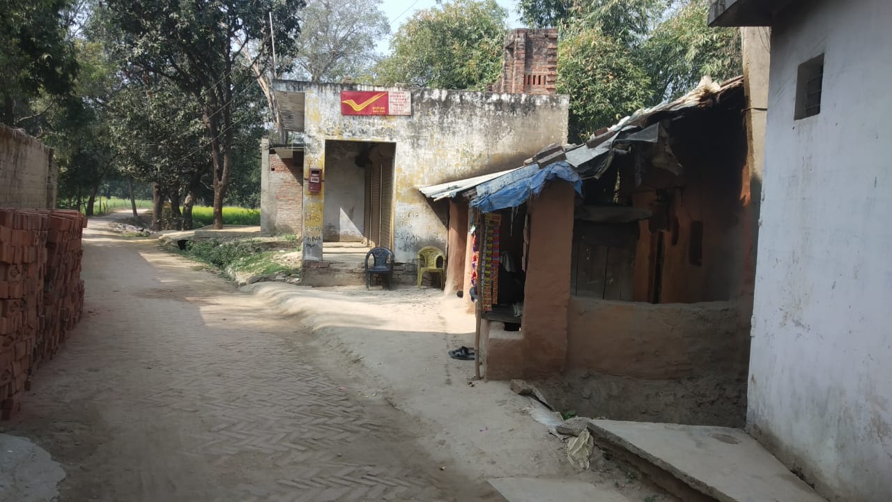 परियांवा का डाकघर बंदी के कगार पर, प्राइवेट व्यक्ति के द्वारा कराया जाता है डाक वितरण का कार्य