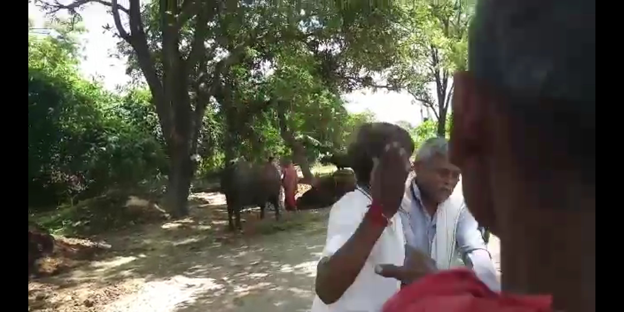गाँव के दबंग युवक ने ग्राम प्रधान को लाठी डंडे से किया प्रहार