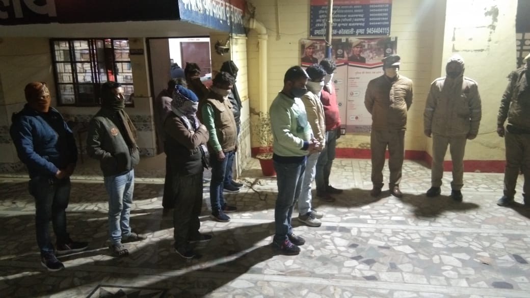 10 जुआरी गिरफ्तार, ताश के 52 पत्ते व 42,500/-रुपये बरामद