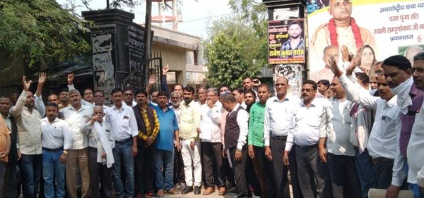 शाहजहांपुर में वकील हत्याकांड पर रूरल बार एसोसिएशन ने किया विरोध प्रदर्शन