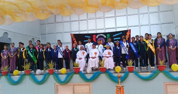 सेंट फ्रांसिस स्कूल में 'इन्वेस्टीचर सेरेमनी' का शानदार आयोजन