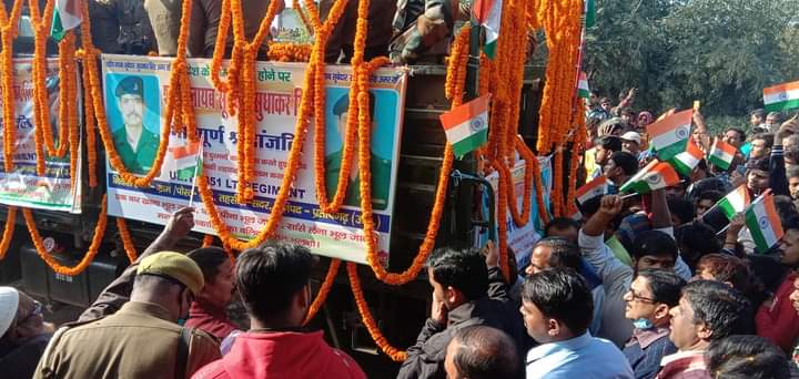 सशस्त्र सलामी के बीच हुआ शहीद सुधाकर सिंह का अंतिम संस्कार,कैबिनेट मंत्री ने दी श्रद्धांजलि