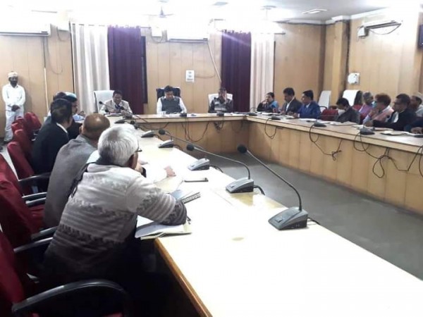 राजस्व वसूली में शिथिलता बरतने पर होगी कार्यवाही-- जिलाधिकारी