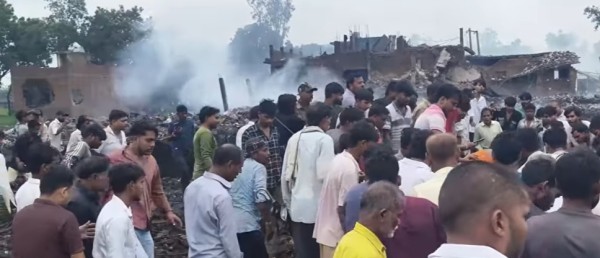 प्रयागराज के बॉर्डर पर स्थित मनौरी में पटाखा फैक्ट्री में बड़ा धमाका