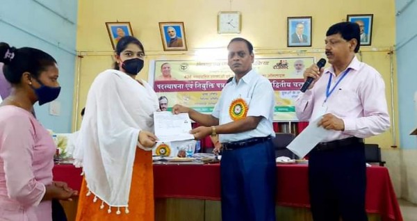 प्रतापगढ़ में लोक सेवा आयोग द्वारा चयनित शिक्षकों को वितरित किया गया नियुक्ति पत्र