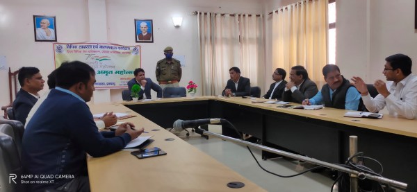 राष्ट्रीय लोक अदालत के संबंध में उप जिलाधिकारियों एवं तहसीलदारों के साथ बैठक संपन्न