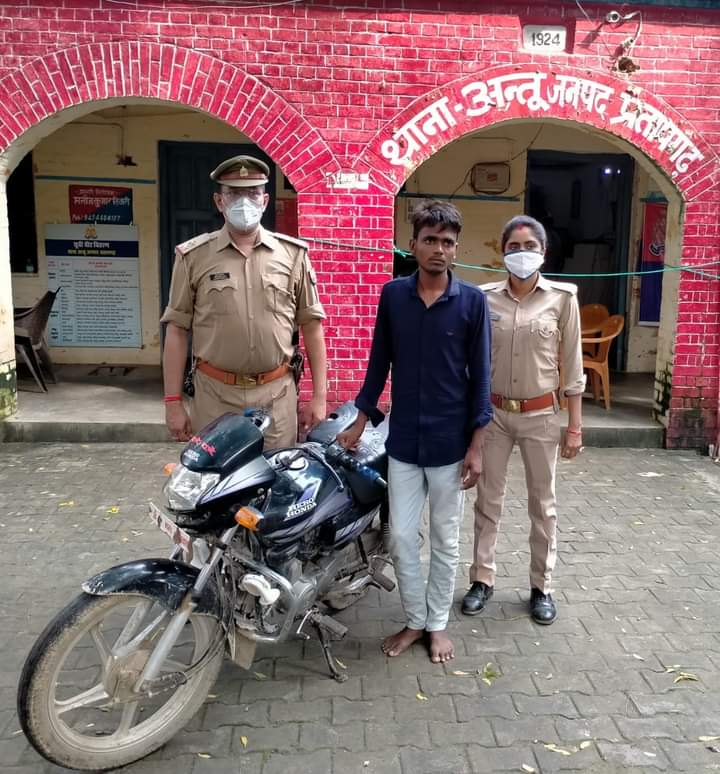 चोरी की मोटर साईकिल के साथ एक अभियुक्त गिरफ्तार