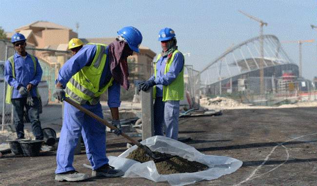 सऊदी अरब में काम करने वाले मजदूर, कम वेतन पर काम करने पर नहीं होंगे मजबूर
